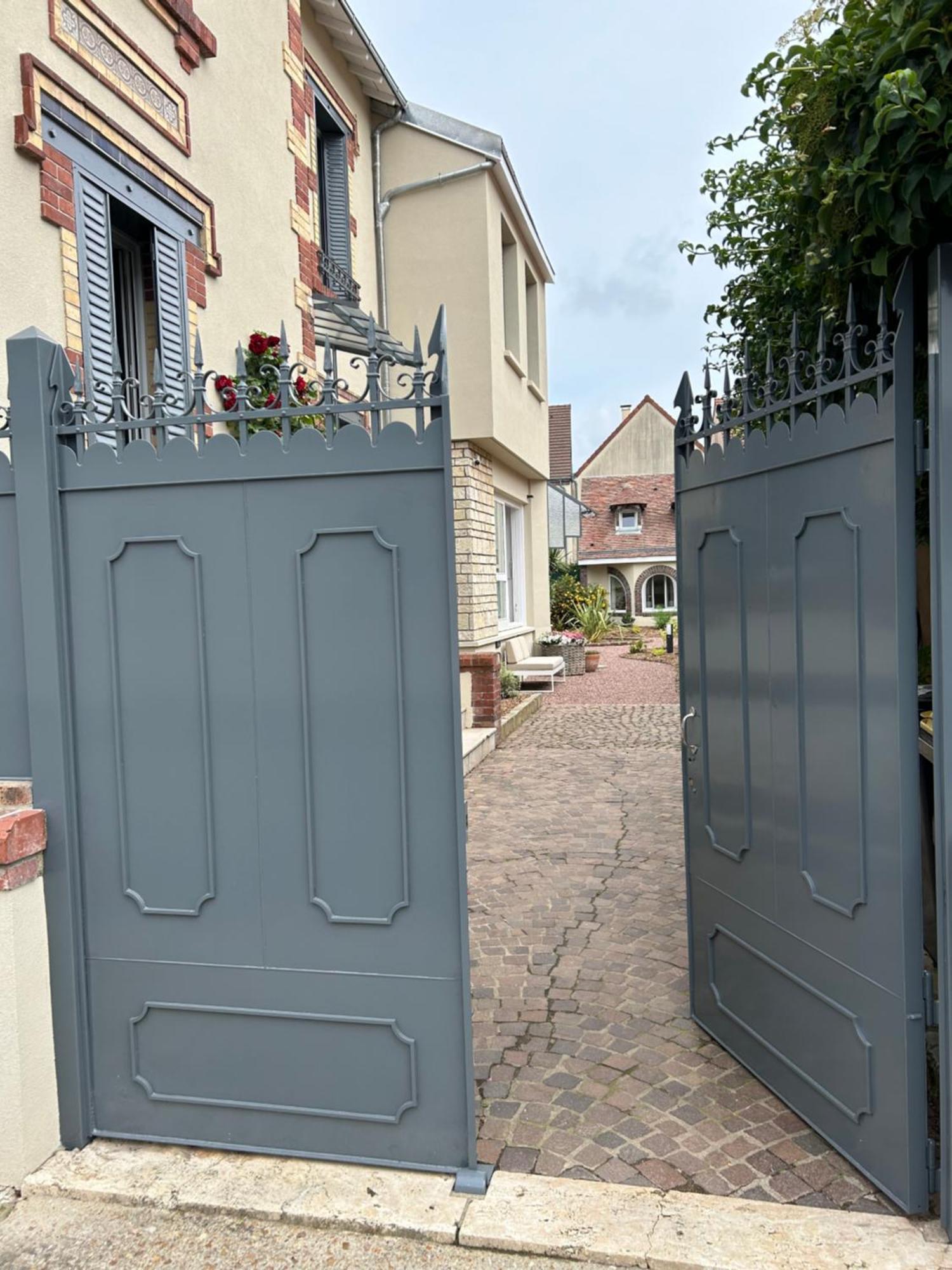 Ferienwohnung Le Carre Courtois Luisant Exterior foto